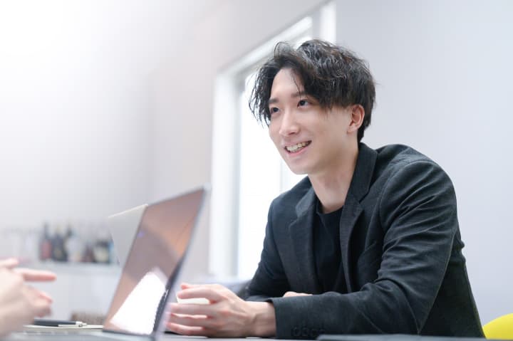 Cover Image for 受託開発と客先常駐の違いを解説 | ITビジネスモデルの選び方とメリット・デメリット