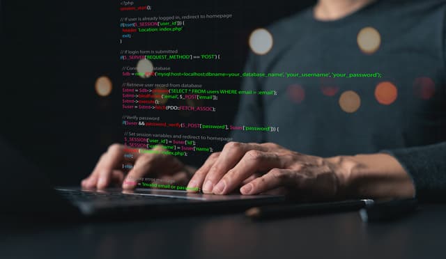 AIプログラミングをする人の写真