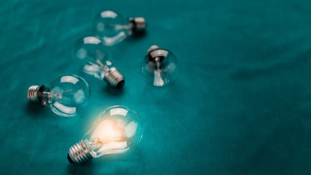 DevOpsとアジャイル開発との違いのイメージ図