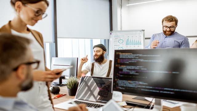 システム開発の関係者と役割のイメージ図