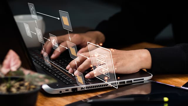 効率的な運用には専用システムの活用も検討をのイメージ図