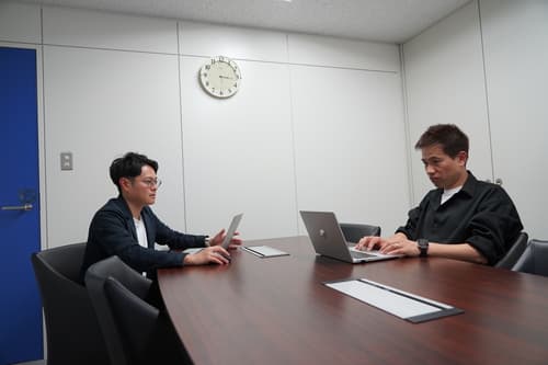 株式会社コスモ・インテリジェンスの新保様（左）と小野田様（右）