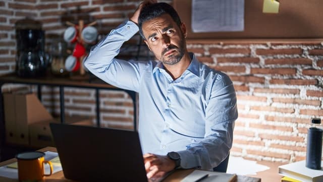 Web会議を導入するのに必要な機材を考える人