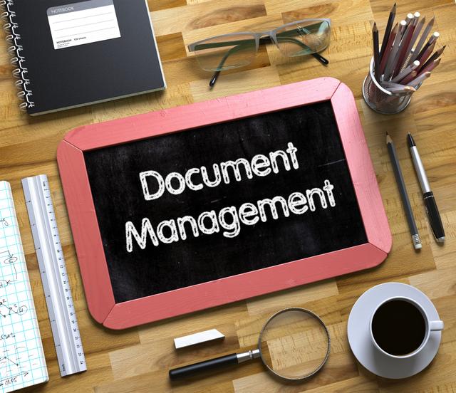 ボードに書かれた「Document Management」の文字