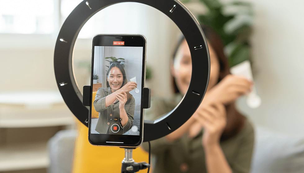 動画制作の見積もりや確認事項は？費用相場や安く抑えるコツも紹介